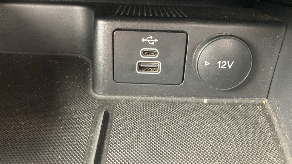 Ford Kuga 1.5 EcoBoost 150 Titanium Edition 5dr Petrol Estate - Image 36