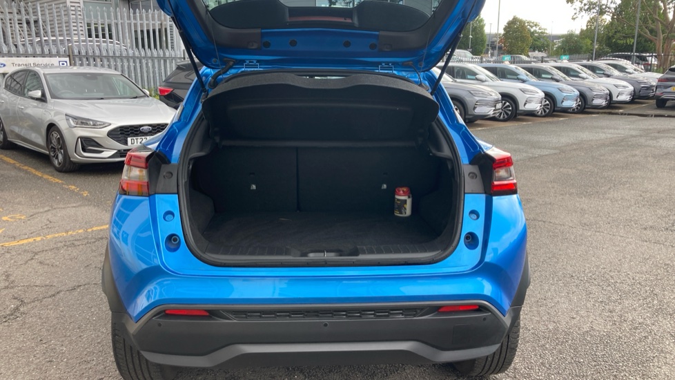 Nissan Juke 1.0 DiG-T 114 N-Connecta 5dr DCT Petrol Hatchback - Image 4
