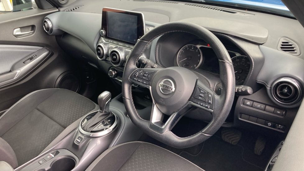 Nissan Juke 1.0 DiG-T 114 N-Connecta 5dr DCT Petrol Hatchback - Image 11