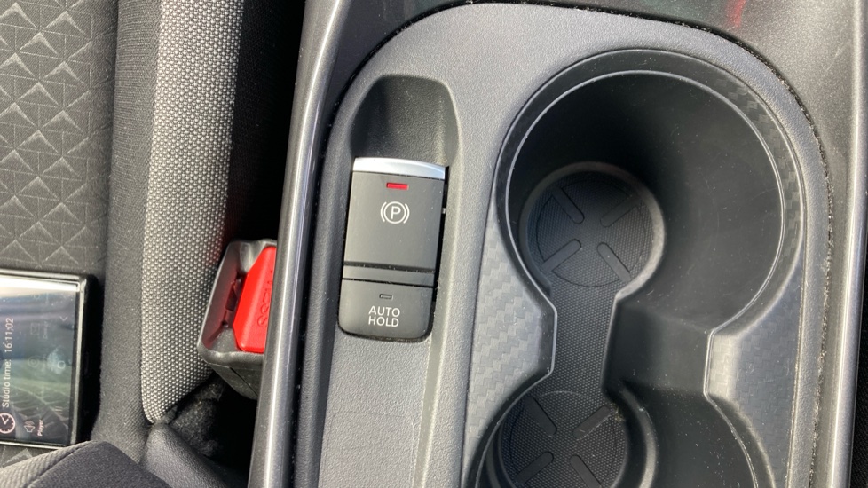 Nissan Juke 1.0 DiG-T 114 N-Connecta 5dr DCT Petrol Hatchback - Image 28