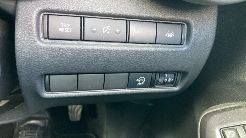 Nissan Juke 1.0 DiG-T 114 N-Connecta 5dr DCT Petrol Hatchback - Image 32