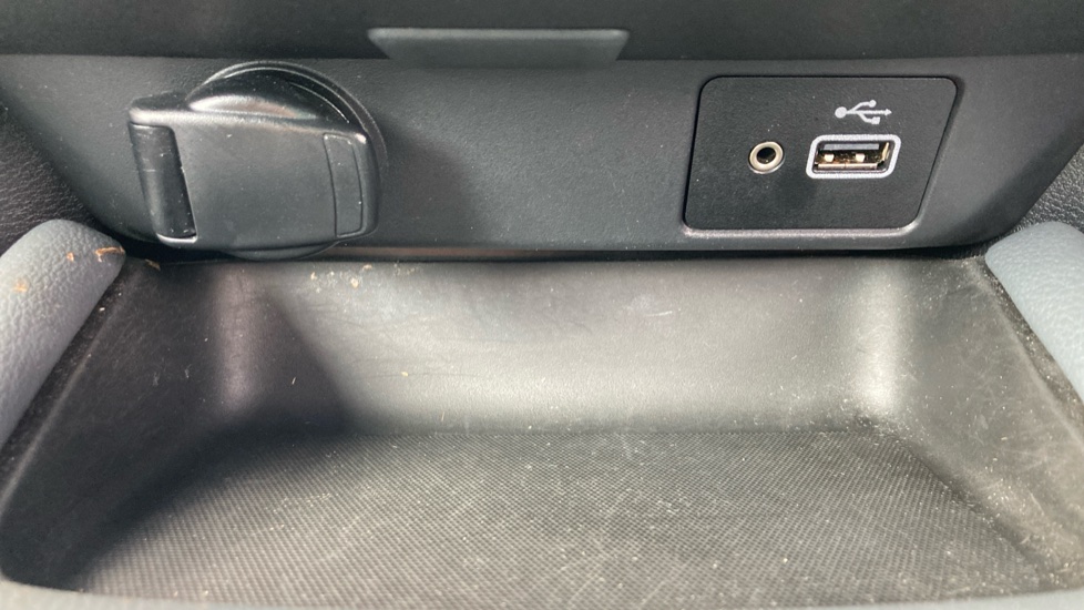Nissan Juke 1.0 DiG-T 114 N-Connecta 5dr DCT Petrol Hatchback - Image 37
