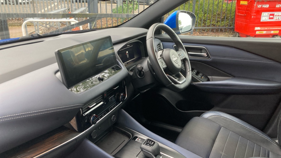 Nissan Qashqai 1.3 DiG-T MH 158 Tekna 5dr Xtronic Petrol Hatchback - Image 9
