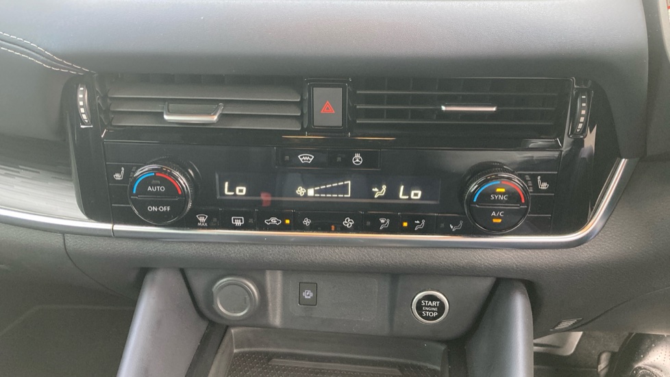 Nissan Qashqai 1.3 DiG-T MH 158 Tekna 5dr Xtronic Petrol Hatchback - Image 27