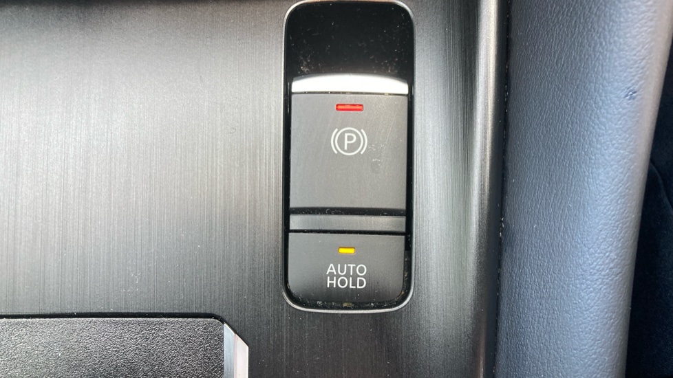 Nissan Qashqai 1.3 DiG-T MH 158 Tekna 5dr Xtronic Petrol Hatchback - Image 30