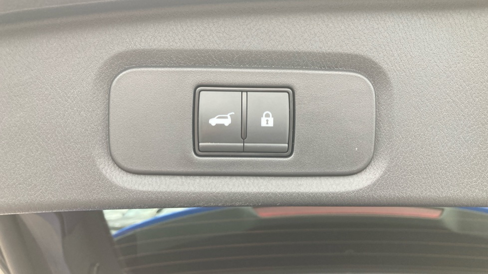 Nissan Qashqai 1.3 DiG-T MH 158 Tekna 5dr Xtronic Petrol Hatchback - Image 44