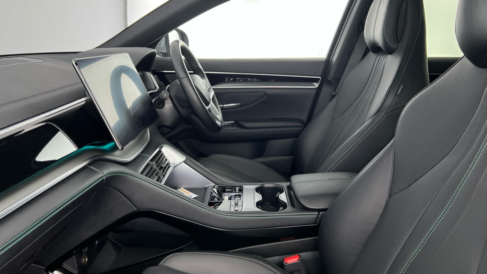 BYD Seal U 1.5 DM-i Comfort 5dr Auto Estate - Image 10