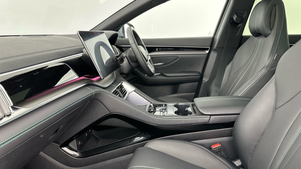 BYD Seal U 1.5 DM-i Comfort 5dr Auto Estate - Image 10