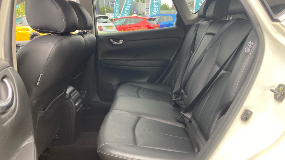Nissan Pulsar 1.5 dCi Tekna 5dr Diesel Hatchback - Image 16
