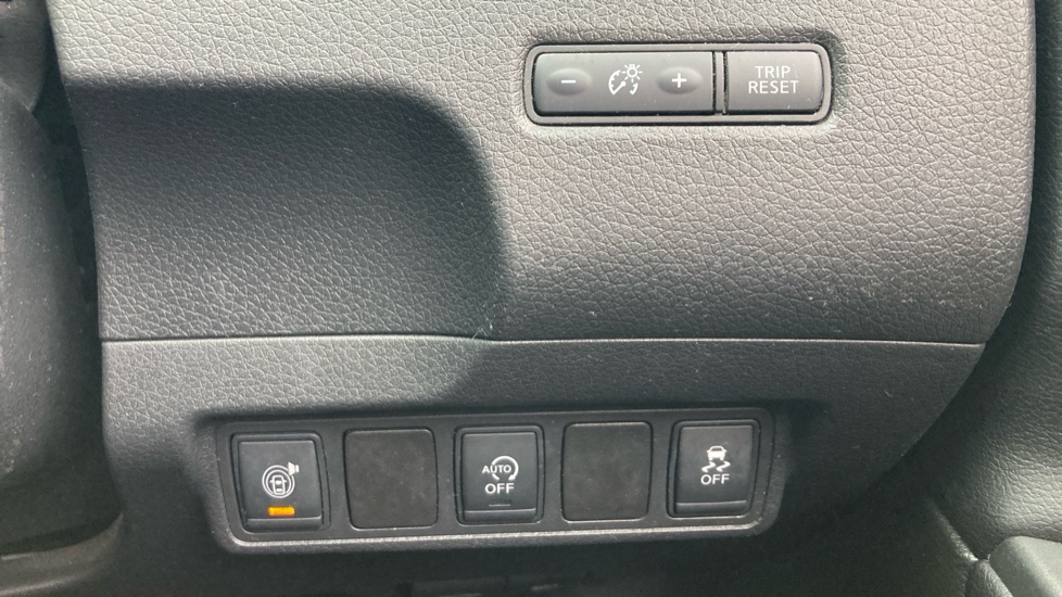 Nissan Pulsar 1.5 dCi Tekna 5dr Diesel Hatchback - Image 22
