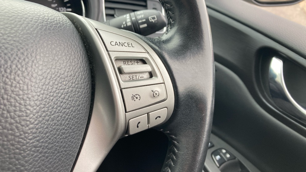 Nissan Pulsar 1.5 dCi Tekna 5dr Diesel Hatchback - Image 23