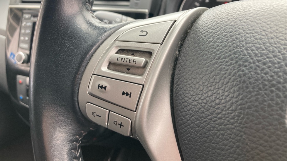 Nissan Pulsar 1.5 dCi Tekna 5dr Diesel Hatchback - Image 24