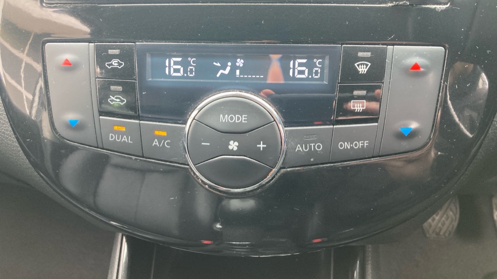 Nissan Pulsar 1.5 dCi Tekna 5dr Diesel Hatchback - Image 31