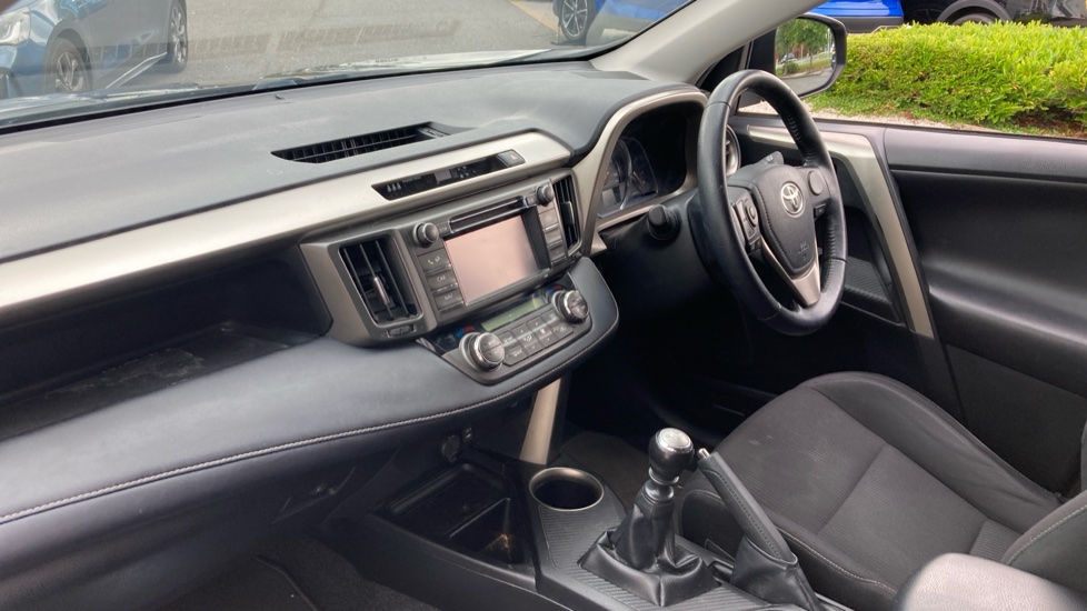 Toyota Rav 4 2.2 D-4D Icon 5dr Diesel Estate - Image 9