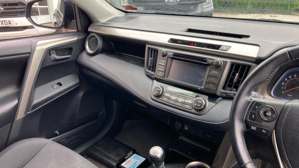 Toyota Rav 4 2.2 D-4D Icon 5dr Diesel Estate - Image 14