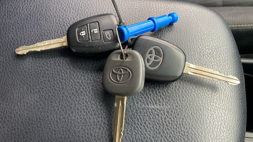 Toyota Rav 4 2.2 D-4D Icon 5dr Diesel Estate - Image 20