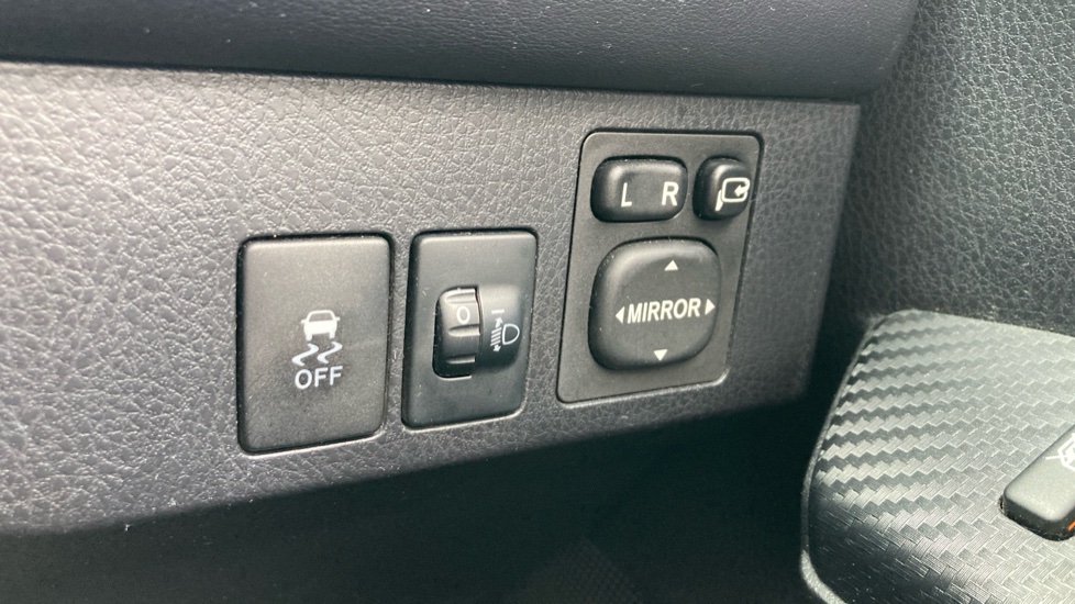 Toyota Rav 4 2.2 D-4D Icon 5dr Diesel Estate - Image 22
