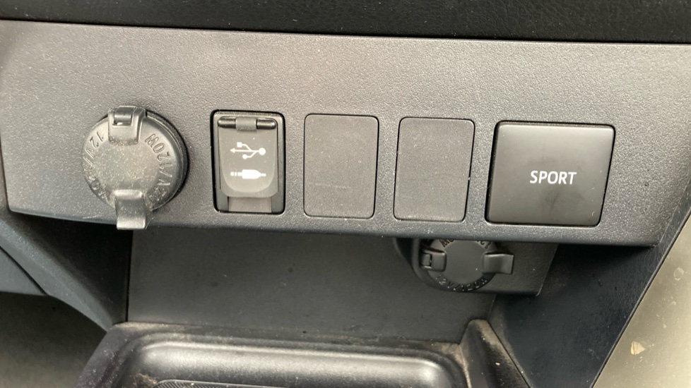 Toyota Rav 4 2.2 D-4D Icon 5dr Diesel Estate - Image 35