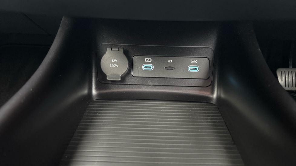 BYD Dolphin 150kW Design 60.4kWh 5dr Auto Electric Hatchback - Image 31