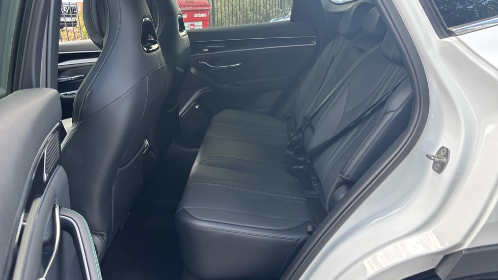 BYD Seal U 1.5 DM-i Comfort 5dr Auto Estate - Image 16