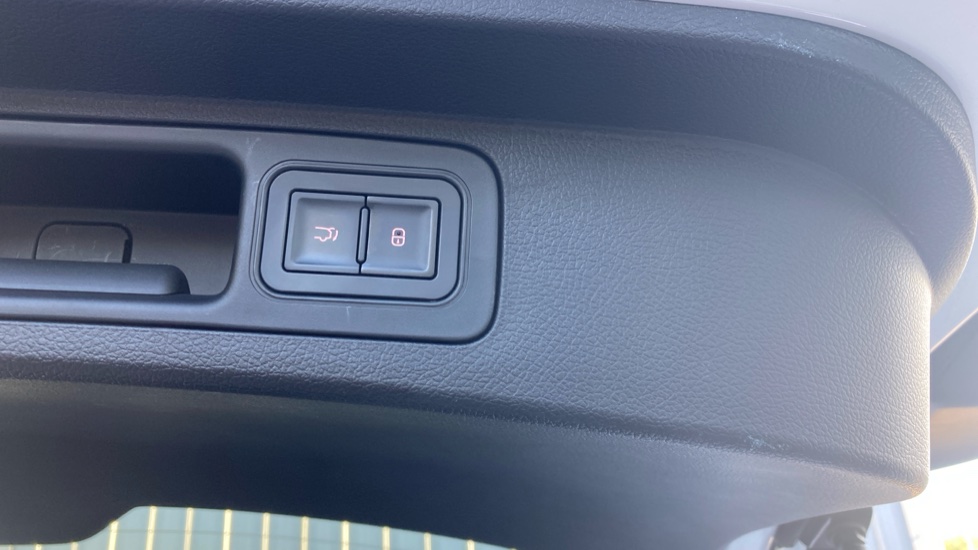 BYD Seal U 1.5 DM-i Boost 5dr Auto Estate - Image 52