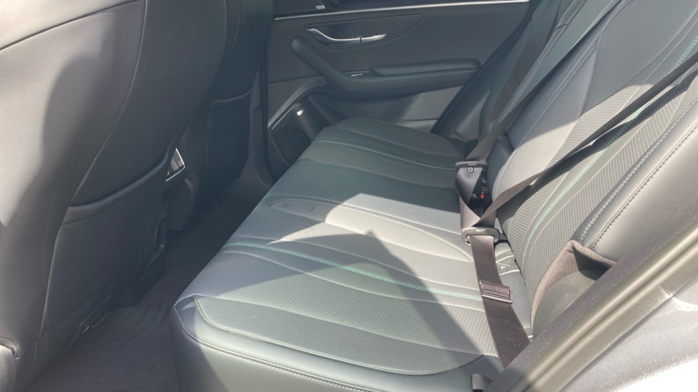 BYD Seal U 1.5 DM-i Comfort 5dr Auto Estate - Image 16