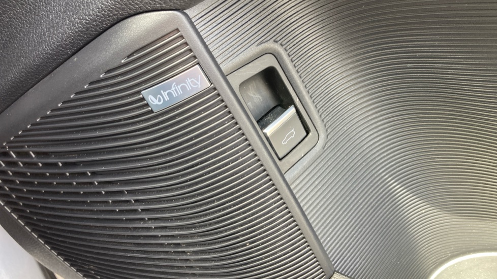 BYD Seal U 1.5 DM-i Comfort 5dr Auto Estate - Image 27