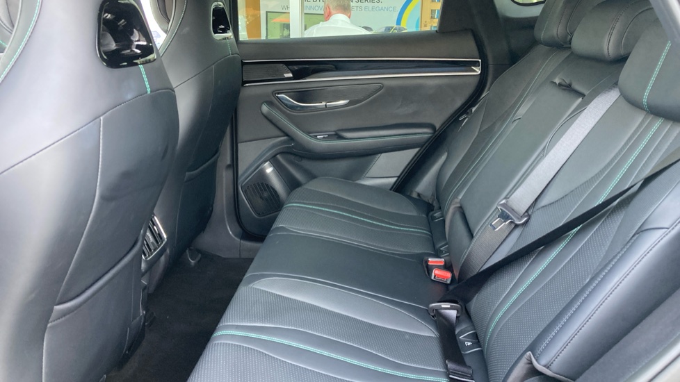 BYD Seal U 1.5 DM-i Comfort 5dr Auto Estate - Image 16