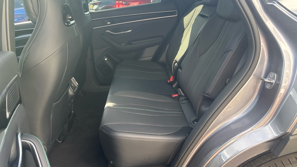 BYD Seal U 1.5 DM-i Comfort 5dr Auto Estate - Image 16