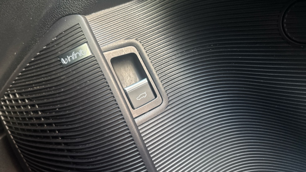 BYD Seal U 1.5 DM-i Comfort 5dr Auto Estate - Image 32