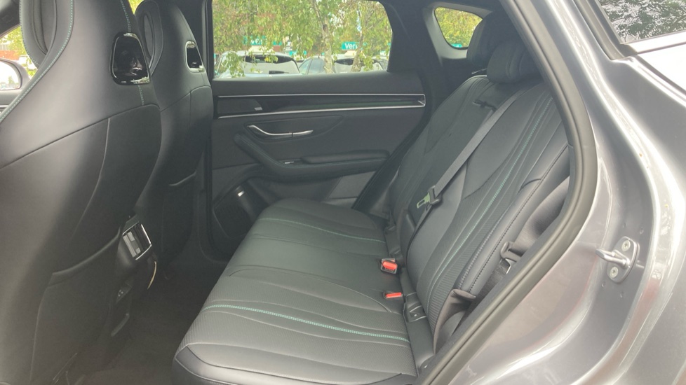 BYD Seal U 1.5 DM-i Comfort 5dr Auto Estate - Image 16