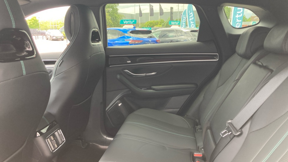 BYD Seal U 1.5 DM-i Comfort 5dr Auto Estate - Image 16