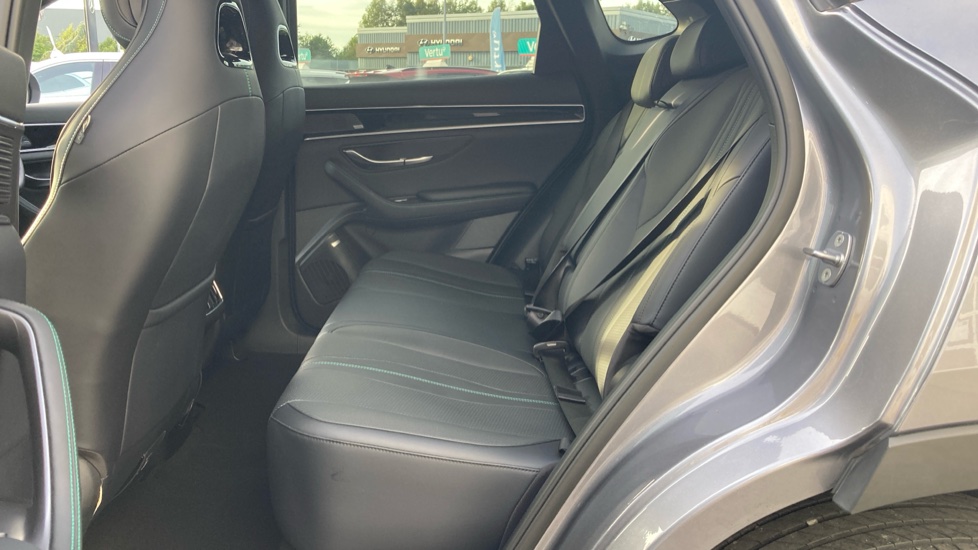 BYD Seal U 1.5 DM-i Boost 5dr Auto Estate - Image 16