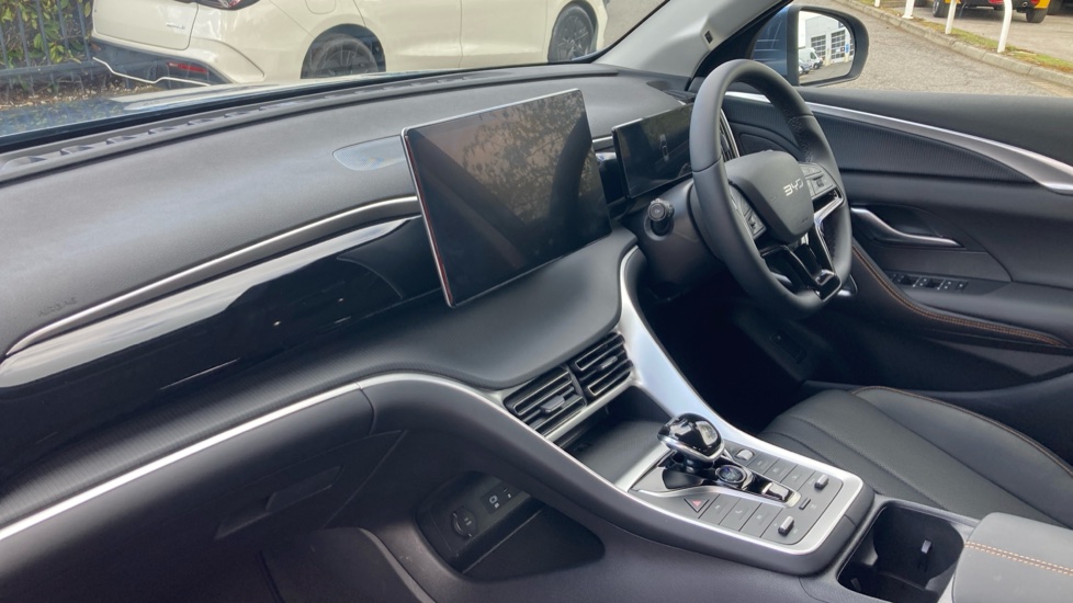 BYD Sealion 5 1.5 DM-i Comfort 5dr Auto Estate - Image 9