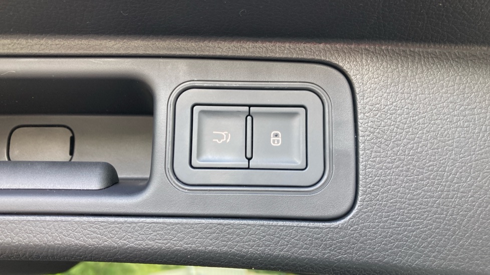 BYD Seal U 1.5 DM-i Boost 5dr Auto Estate - Image 46