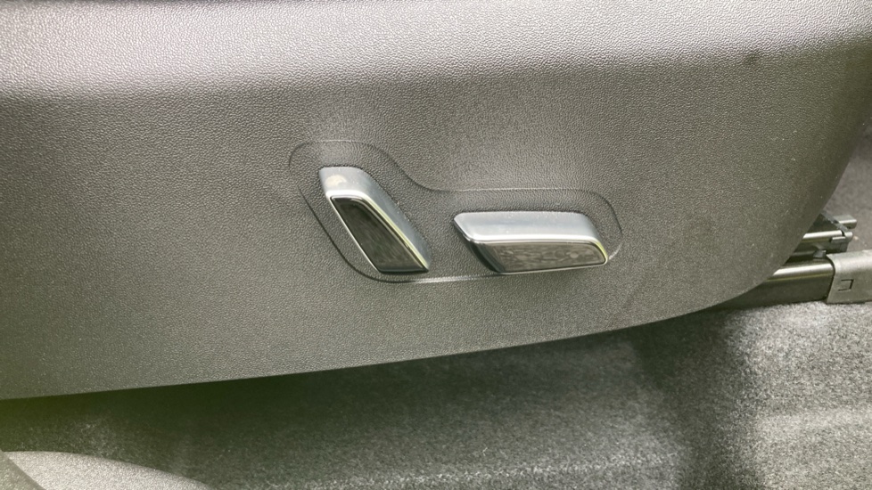BYD Dolphin Surf 65kW Boost 43kWh 5dr Auto Electric Hatchback - Image 33