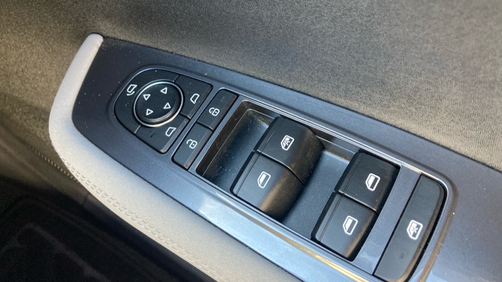 BYD Dolphin Surf 65kW Boost 43kWh 5dr Auto Electric Hatchback - Image 21