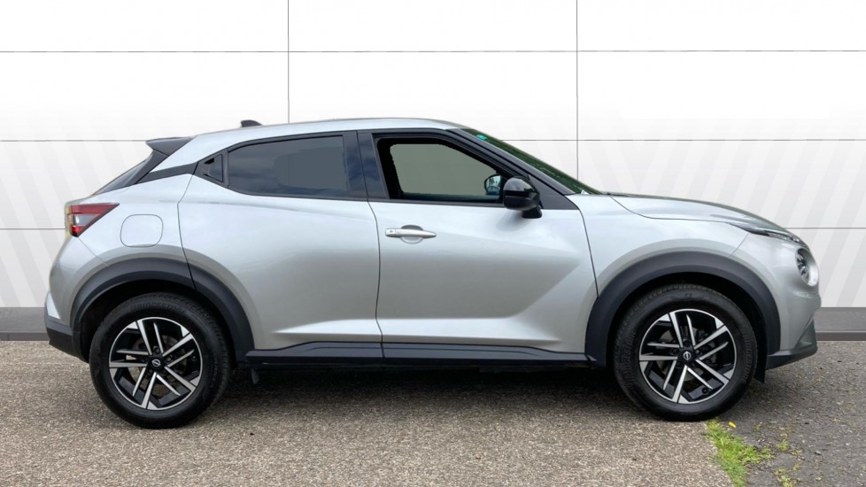 Nissan Juke 1.0 DiG-T N-Connecta 5dr Petrol Hatchback - Image 5
