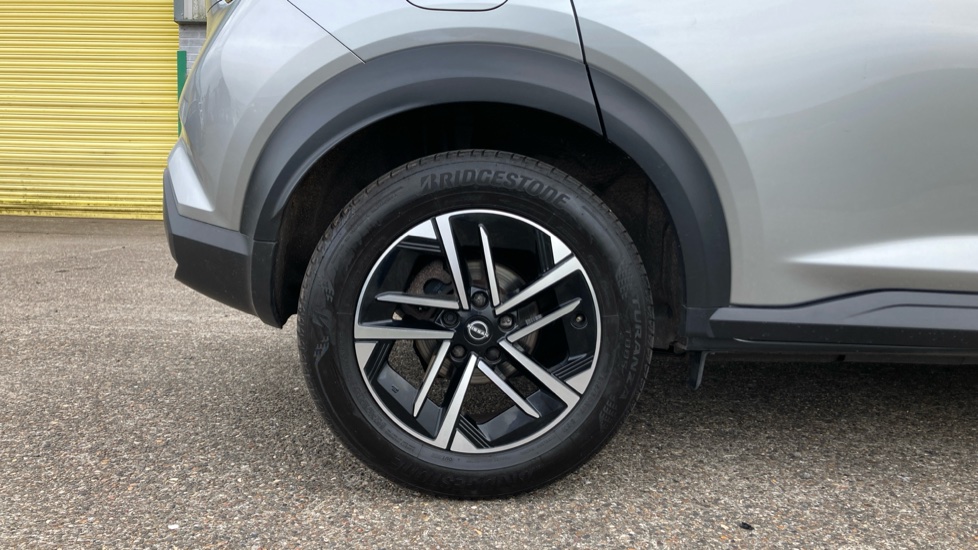 Nissan Juke 1.0 DiG-T N-Connecta 5dr Petrol Hatchback - Image 7