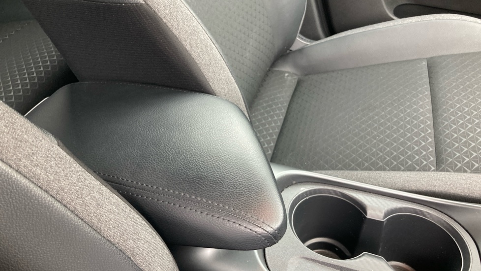 Nissan Juke 1.0 DiG-T N-Connecta 5dr Petrol Hatchback - Image 8