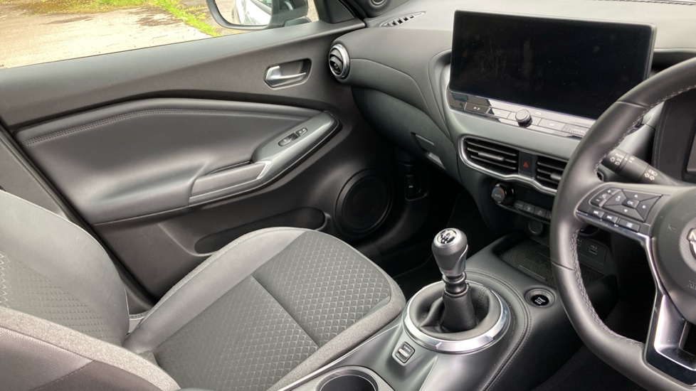 Nissan Juke 1.0 DiG-T N-Connecta 5dr Petrol Hatchback - Image 14