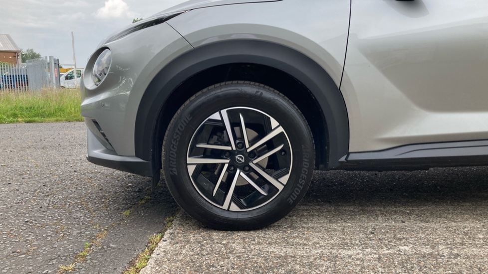 Nissan Juke 1.0 DiG-T N-Connecta 5dr Petrol Hatchback - Image 21