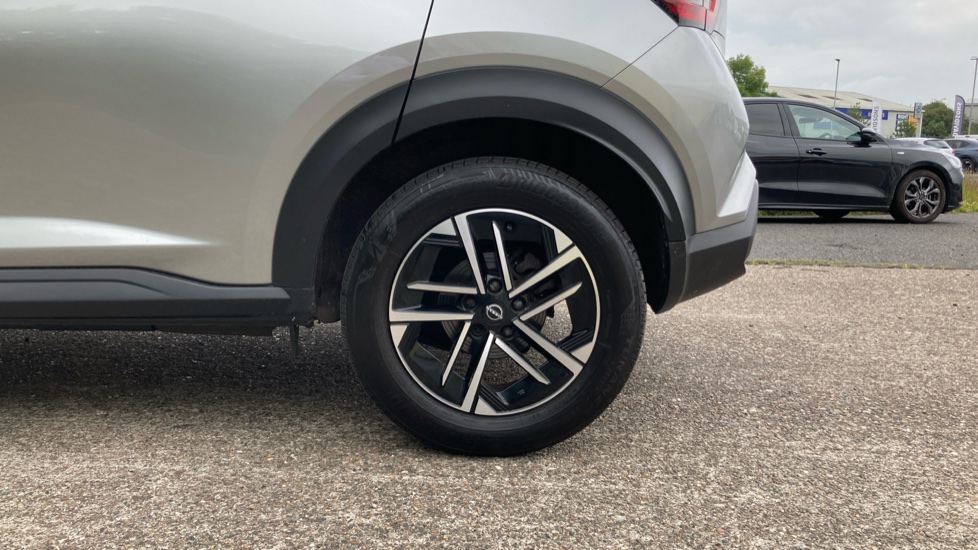 Nissan Juke 1.0 DiG-T N-Connecta 5dr Petrol Hatchback - Image 23