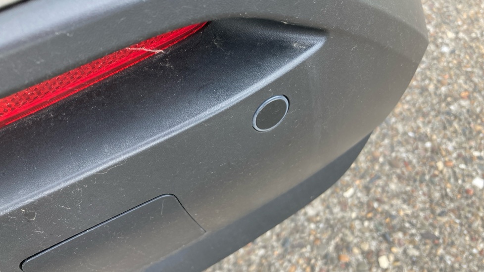 Nissan Juke 1.0 DiG-T N-Connecta 5dr Petrol Hatchback - Image 27