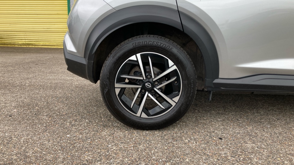 Nissan Juke 1.0 DiG-T N-Connecta 5dr Petrol Hatchback - Image 28