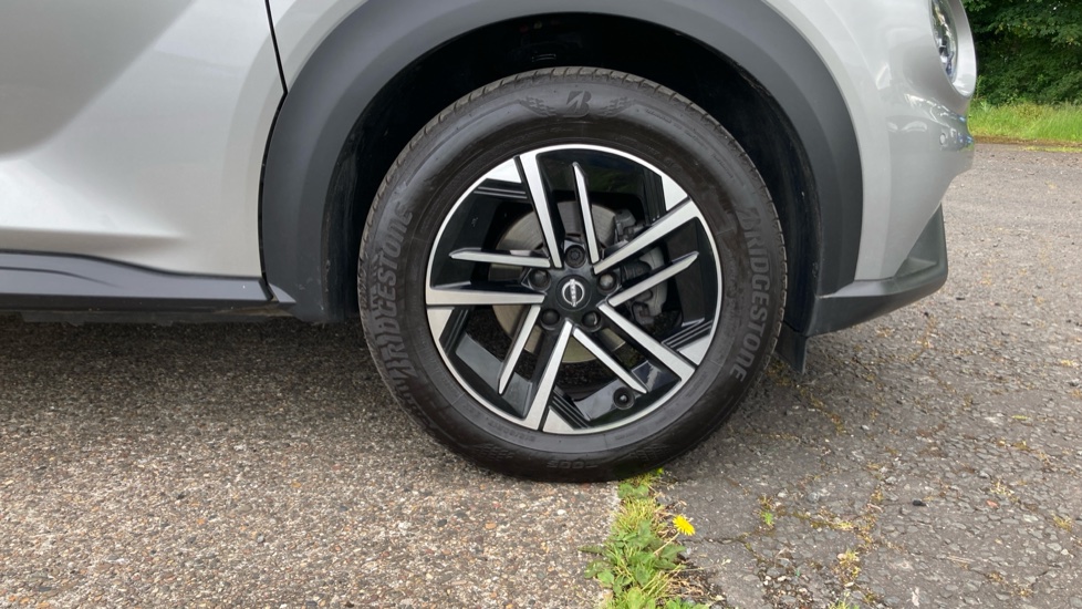 Nissan Juke 1.0 DiG-T N-Connecta 5dr Petrol Hatchback - Image 29
