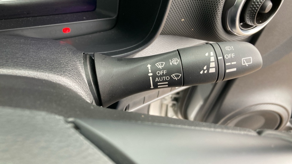 Nissan Juke 1.0 DiG-T N-Connecta 5dr Petrol Hatchback - Image 33