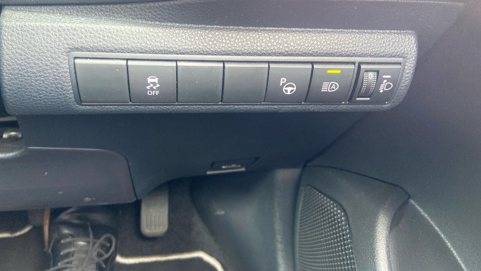 Toyota Corolla 1.8 VVT-i Hybrid Excel 5dr CVT Hybrid Hatchback - Image 23