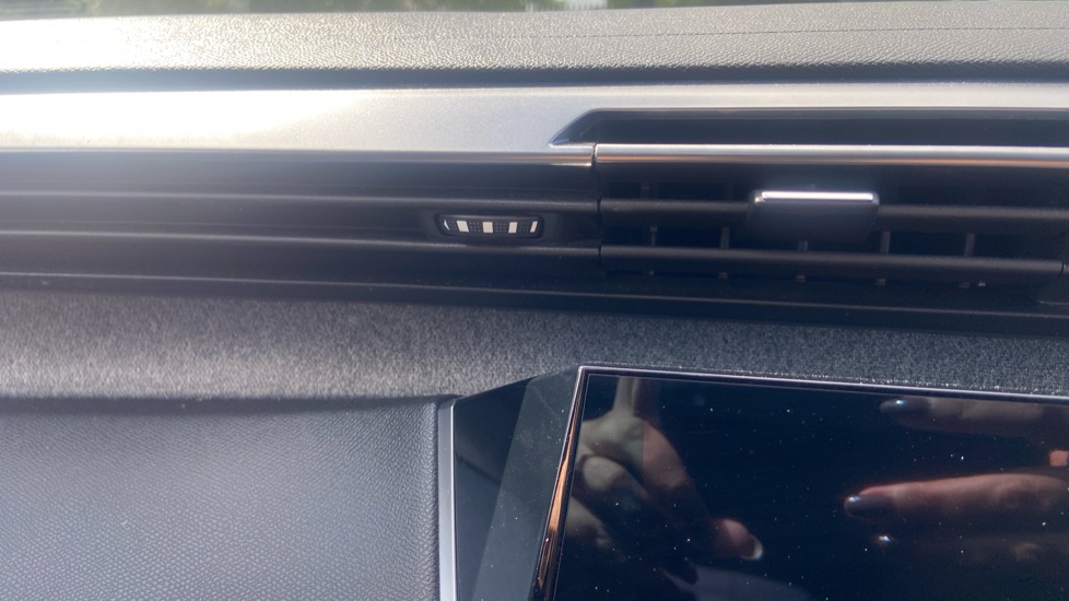 Peugeot 308 1.2 PureTech Allure Premium 5dr EAT8 Petrol Hatchback - Image 36
