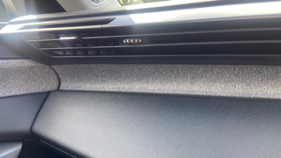 Peugeot 308 1.2 PureTech Allure Premium 5dr EAT8 Petrol Hatchback - Image 37